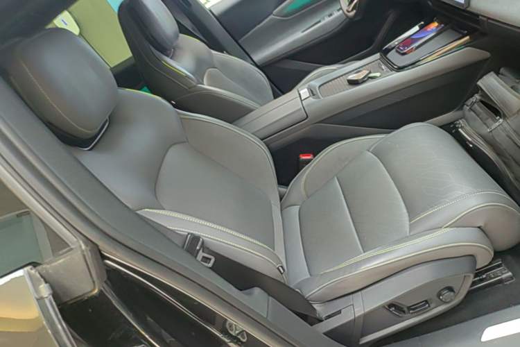Used Lynk & Co 08 EM-P 2025 120km Long-Range Halo Right Front Seat