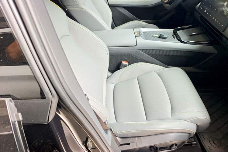 Used Lynk & Co 08 EM-P 2025 245km Ultra-Long Range Halo Right Front Seat