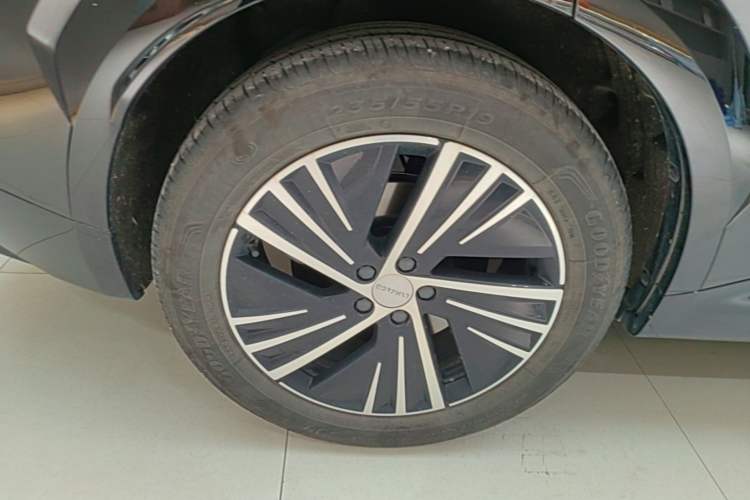 Used Lynk & Co 08 EM-P 2025 120km Long-Range Halo Right Rear Wheel Hub