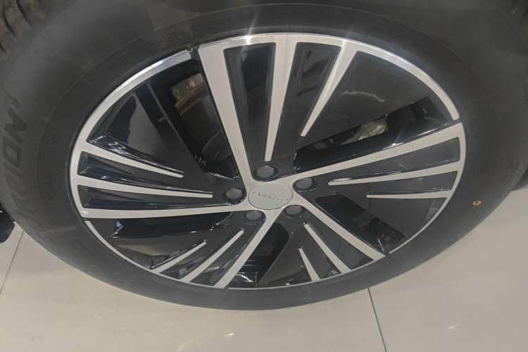 Used Lynk & Co 08 EM-P 2025 120km Long-Range Halo Right Rear Wheel Hub