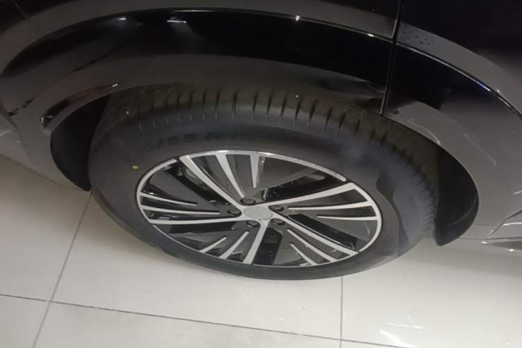 Used Lynk & Co 08 EM-P 2025 120km Long-Range Halo Right Rear Wheel Hub