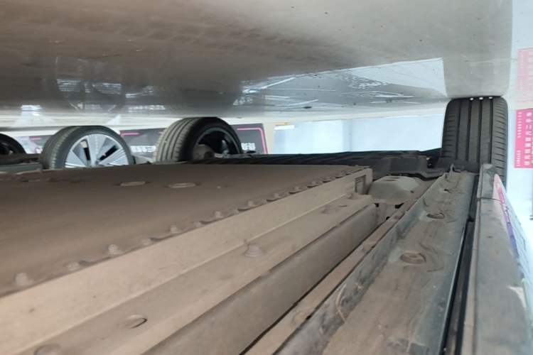 Used Lynk & Co 08 EM-P 2025 245km Ultra-Long Range Halo Right Side Sill