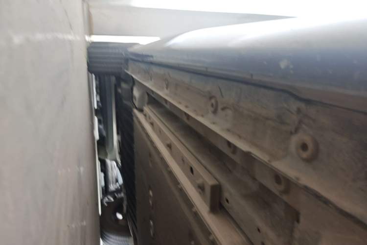 Used Lynk & Co 08 EM-P 2025 120km Long-Range Halo Right Side Sill