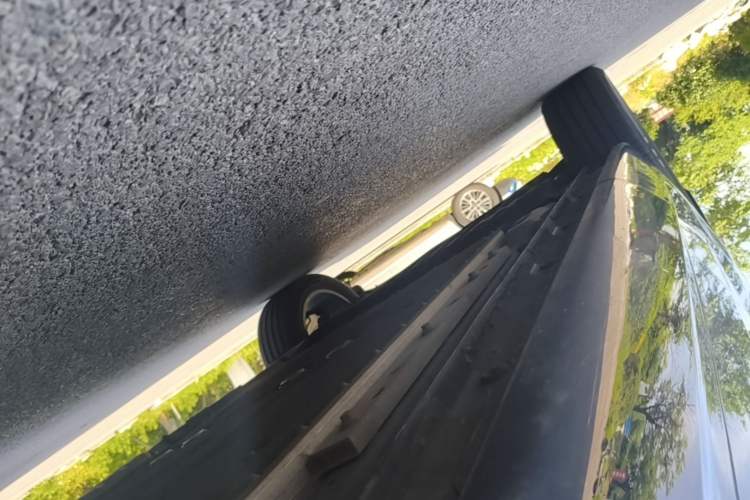 Used Lynk & Co 08 EM-P 2025 120km Long-Range Pro Right Side Sill