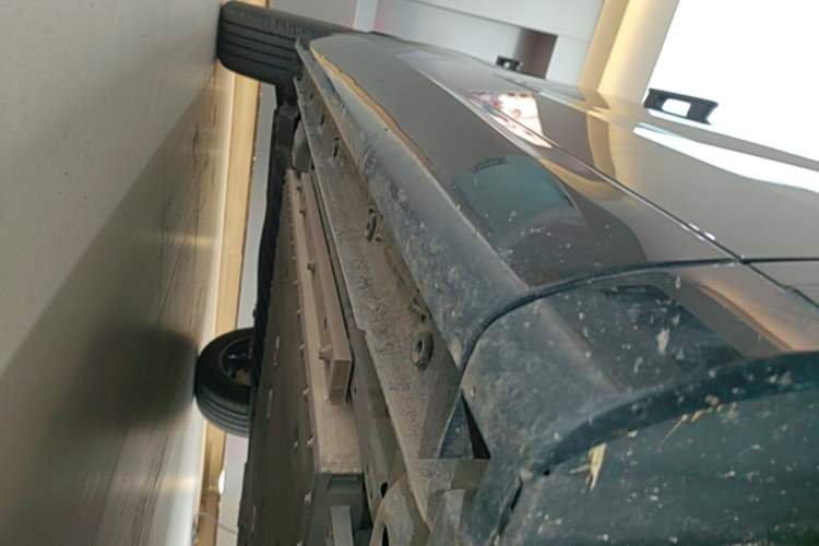 Used Lynk & Co 08 EM-P 2025 120km Long-Range Halo Right Side Sill