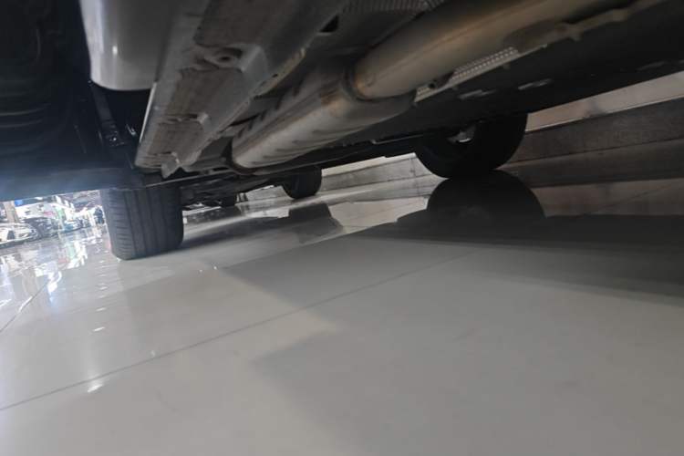 Used Lynk & Co 08 EM-P 2025 120km Long-Range Halo Right Side Sill