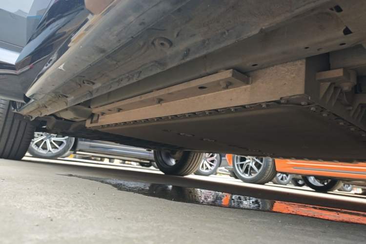 Used Lynk & Co 08 EM-P 2025 245km Ultra-Long Range Halo Right Side Sill