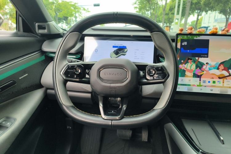 Used Lynk & Co 08 EM-P 2025 120km Long-Range Halo Steering Wheel