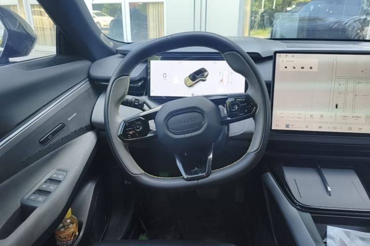 Used Lynk & Co 08 EM-P 2025 120km Long-Range Pro Steering Wheel