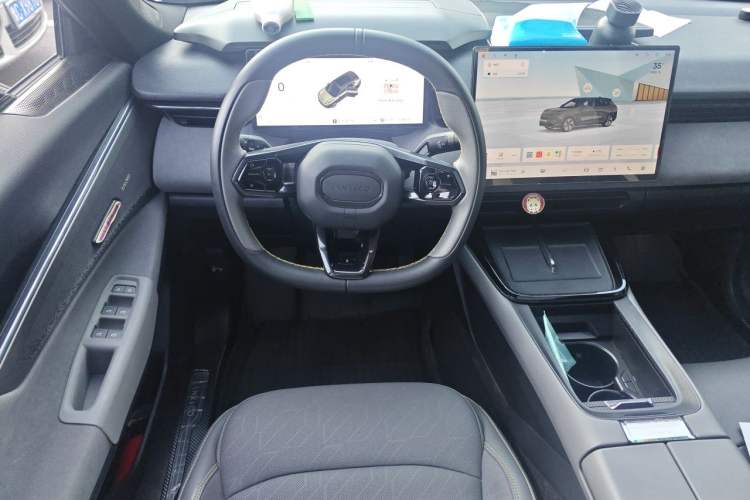 Used Lynk & Co 08 EM-P 2025 245 km Ultra-Long Range Pro Steering Wheel