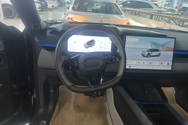 Used Lynk & Co 08 EM-P 2025 120km Long-Range Halo Steering Wheel