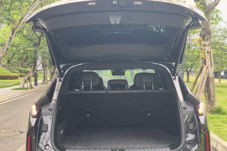 Used Lynk & Co 08 EM-P 2025 120km Long-Range Pro Trunk