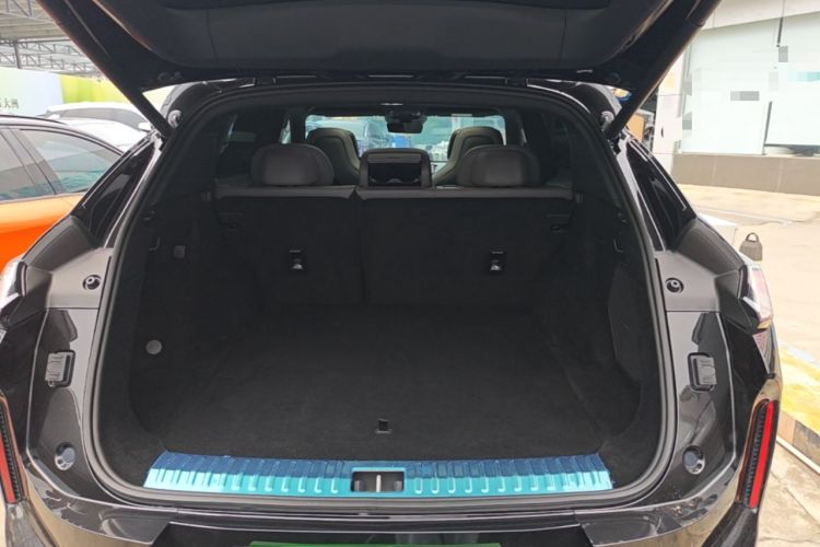 Used Lynk & Co 08 EM-P 2025 245km Ultra-Long Range Halo Trunk