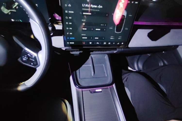 Used Lynk & Co 08 EM-P 2025 120km Long-Range Halo Audio And AC Panel