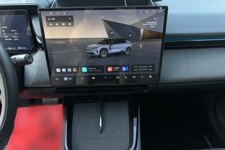 Used Lynk & Co 08 EM-P 2025 220 km All-Wheel-Drive Performance Halo Audio And AC Panel