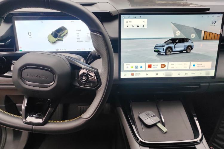 Used Lynk & Co 08 EM-P 2025 220 km All-Wheel-Drive Performance Halo Center Console
