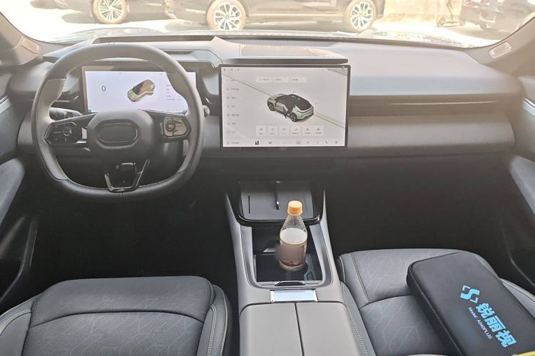 Used Lynk & Co 08 EM-P 2025 245km Ultra-Long Range Halo Center Console