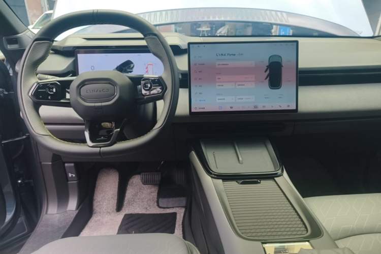 Used Lynk & Co 08 EM-P 2025 245km Ultra-Long Range Halo Center Console
