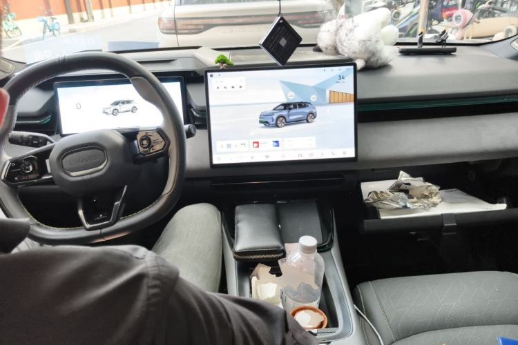 Used Lynk & Co 08 EM-P 2025 120km Long-Range Halo Center Console