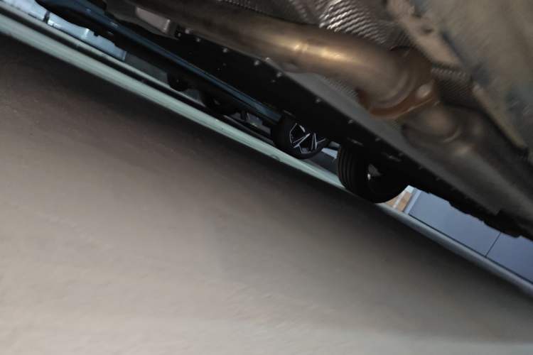 Used Lynk & Co 08 EM-P 2025 220 km All-Wheel-Drive Performance Halo Chassis Front Left