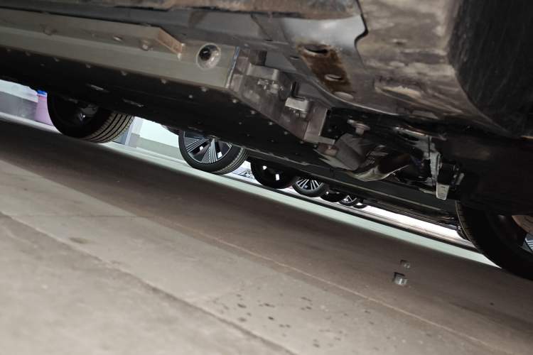 Used Lynk & Co 08 EM-P 2025 220 km All-Wheel-Drive Performance Halo Chassis Front Right