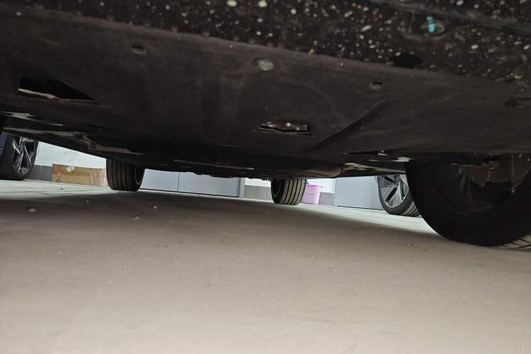 Used Lynk & Co 08 EM-P 2025 220 km All-Wheel-Drive Performance Halo Chassis Front
