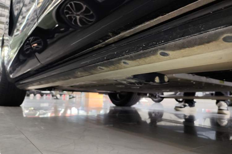 Used Lynk & Co 08 EM-P 2025 220 km All-Wheel-Drive Performance Halo Chassis Rear Left