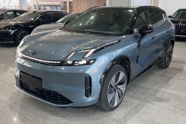 Used Lynk & Co 08 EM-P 2025 220 km All-Wheel-Drive Performance Halo
