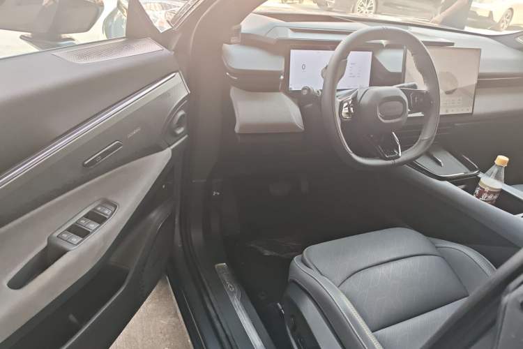 Used Lynk & Co 08 EM-P 2025 245km Ultra-Long Range Halo Driver Seat