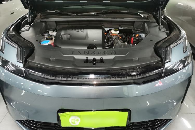 Used Lynk & Co 08 EM-P 2025 220 km All-Wheel-Drive Performance Halo Engine Bay