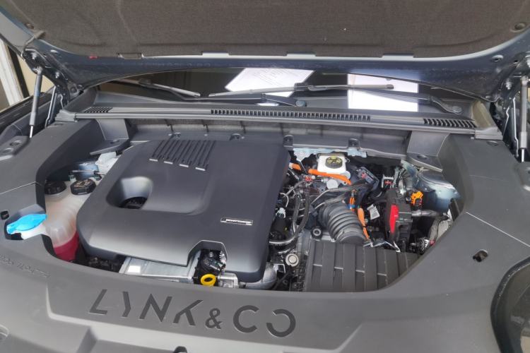 Used Lynk & Co 08 EM-P 2025 220 km All-Wheel-Drive Performance Halo Engine Bay