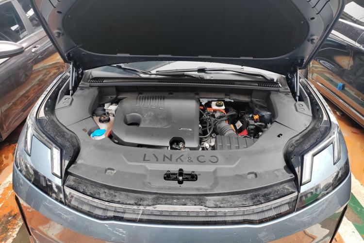 Used Lynk & Co 08 EM-P 2025 220 km All-Wheel-Drive Performance Halo Engine Bay