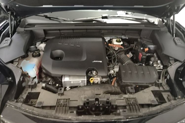 Used Lynk & Co 08 EM-P 2025 220 km All-Wheel-Drive Performance Halo Engine Bay