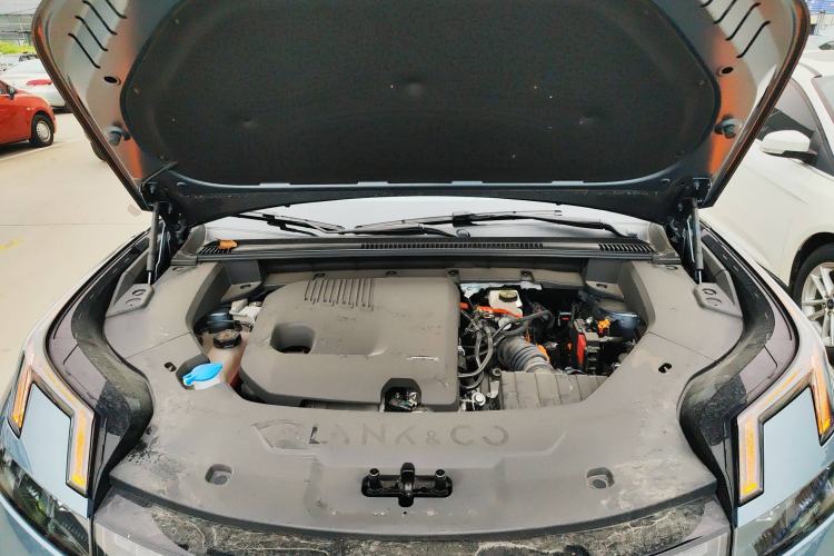 Used Lynk & Co 08 EM-P 2025 220 km All-Wheel-Drive Performance Halo Engine Bay