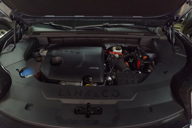 Used Lynk & Co 08 EM-P 2025 220 km All-Wheel-Drive Performance Halo Engine Bay