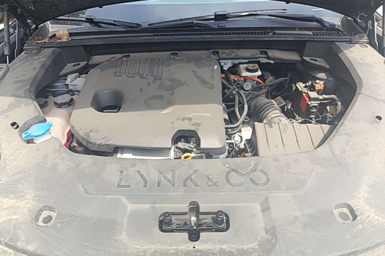 Used Lynk & Co 08 EM-P 2025 220 km All-Wheel-Drive Performance Halo Engine Bay