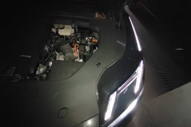 Used Lynk & Co 08 EM-P 2025 120km Long-Range Halo Engine Bay Left
