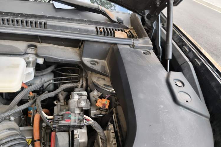 Used Lynk & Co 08 EM-P 2025 120km Long-Range Halo Engine Bay Left