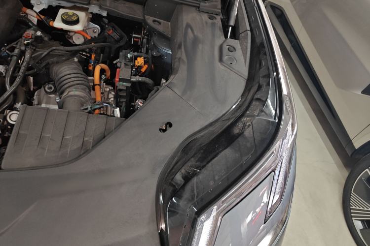 Used Lynk & Co 08 EM-P 2025 220 km All-Wheel-Drive Performance Halo Engine Bay Left