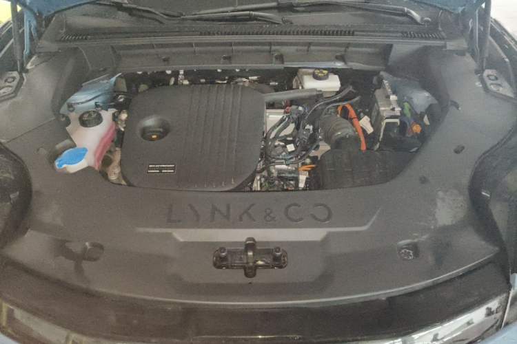 Used Lynk & Co 08 EM-P 2025 220 km All-Wheel-Drive Performance Halo Engine Bay