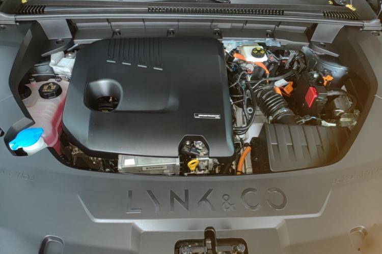 Used Lynk & Co 08 EM-P 2025 220 km All-Wheel-Drive Performance Halo Engine Bay