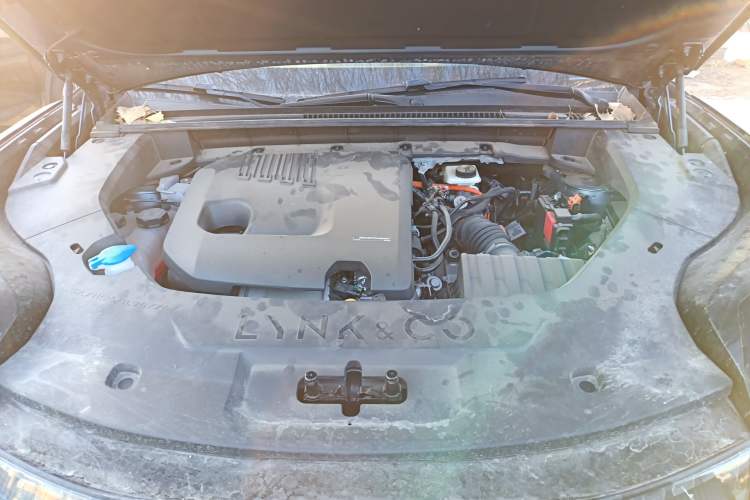 Used Lynk & Co 08 EM-P 2025 220 km All-Wheel-Drive Performance Halo Engine Bay