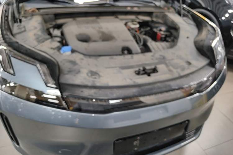 Used Lynk & Co 08 EM-P 2025 220 km All-Wheel-Drive Performance Halo Engine Bay