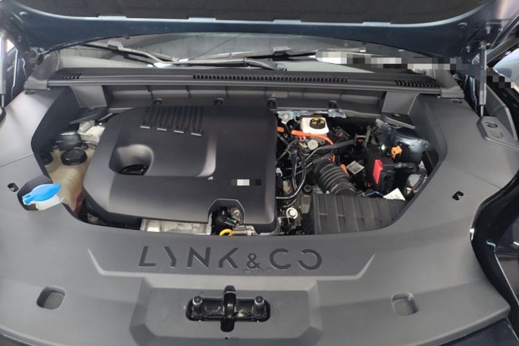 Used Lynk & Co 08 EM-P 2025 220 km All-Wheel-Drive Performance Halo Engine Bay