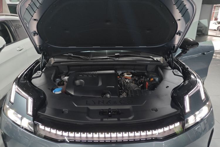 Used Lynk & Co 08 EM-P 2025 245km Ultra-Long Range Halo Engine Bay