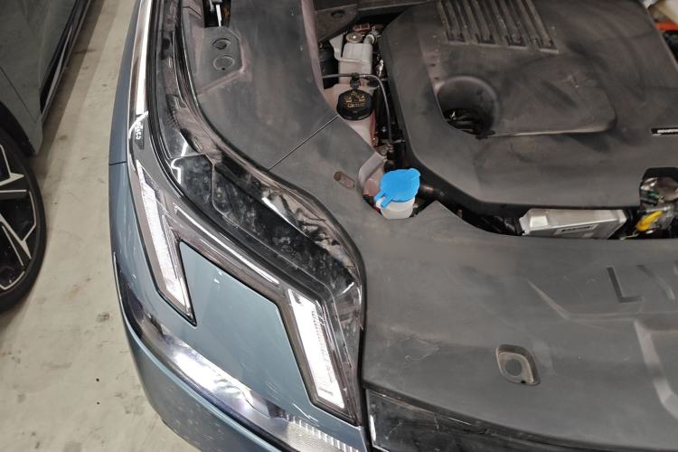 Used Lynk & Co 08 EM-P 2025 220 km All-Wheel-Drive Performance Halo Engine Bay Right