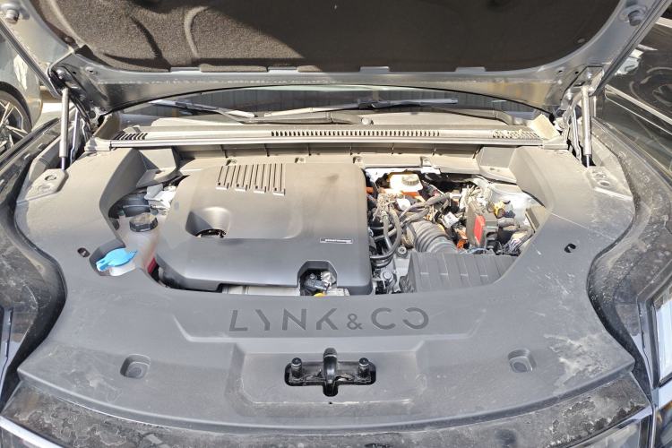 Used Lynk & Co 08 EM-P 2025 220 km All-Wheel-Drive Performance Halo Engine Bay