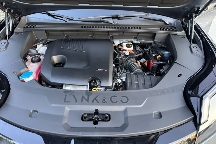 Used Lynk & Co 08 EM-P 2025 220 km All-Wheel-Drive Performance Halo Engine Bay