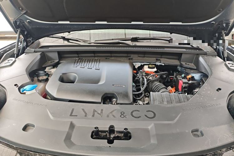 Used Lynk & Co 08 EM-P 2025 220 km All-Wheel-Drive Performance Halo Engine Bay