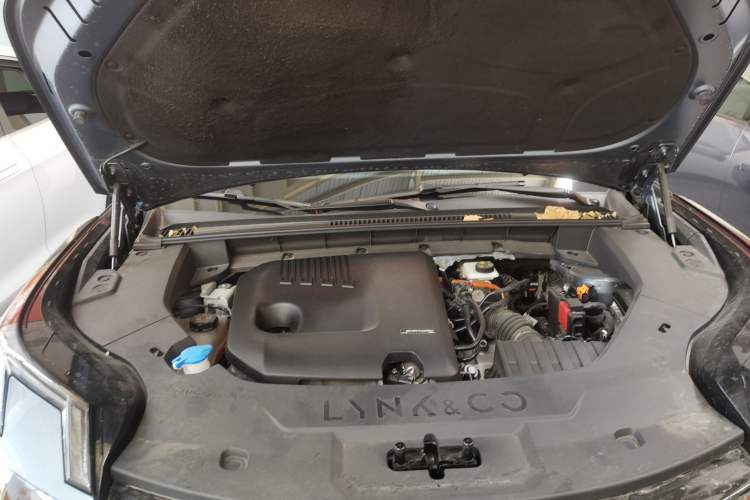 Used Lynk & Co 08 EM-P 2025 220 km All-Wheel-Drive Performance Halo Engine Bay